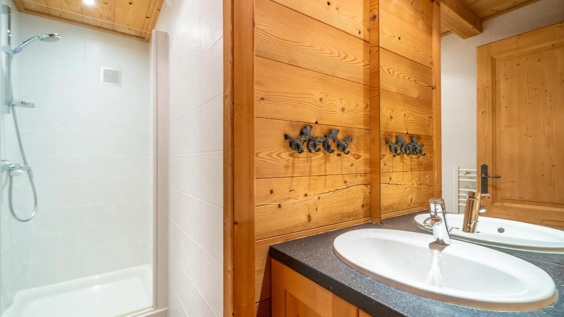 Appartement 3 Chambres Avec Cheminee, Terrasse Et Parking A La Clusaz - Fr-1-437-97 Apartament