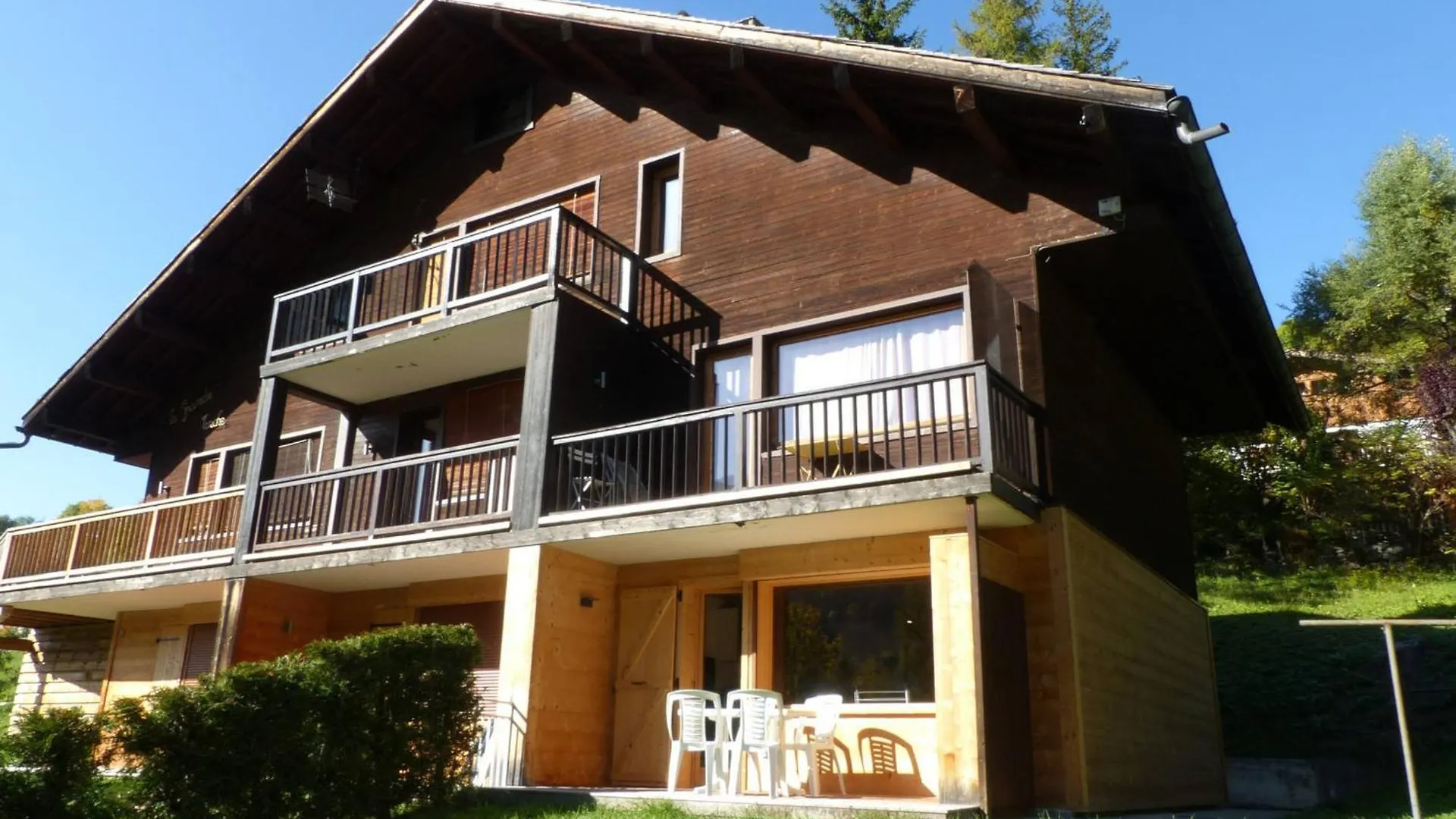 Appartement 3 Chambres Avec Cheminee, Terrasse Et Parking A La Clusaz - Fr-1-437-97 Francja