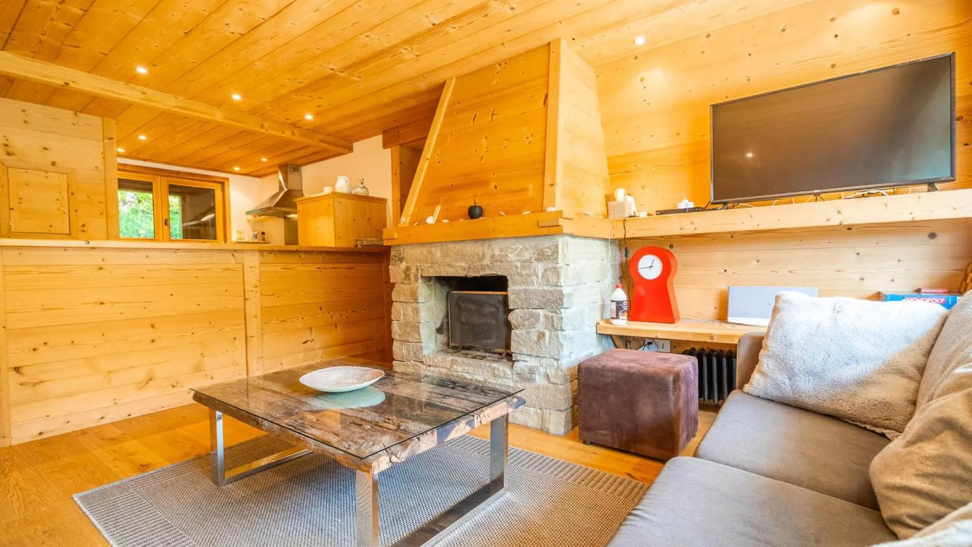 Appartement 3 Chambres Avec Cheminee, Terrasse Et Parking A La Clusaz - Fr-1-437-97